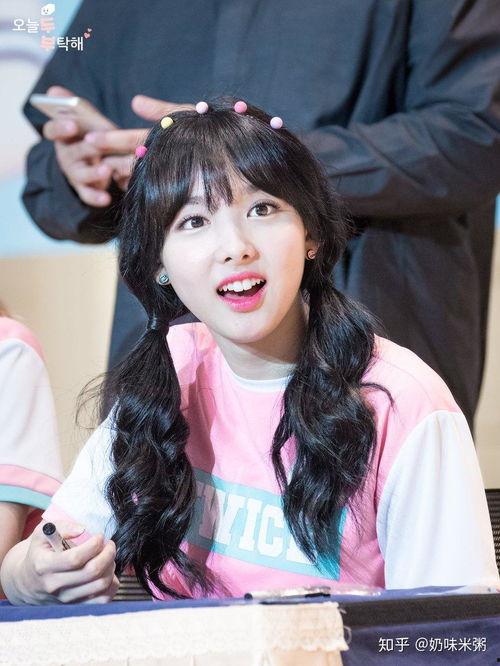 韩国兔子牙女明星,甜美笑容下的魅力演绎