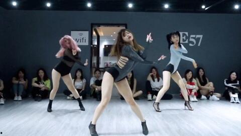 姐姐们丝袜美腿小说,姐姐们的美腿传奇