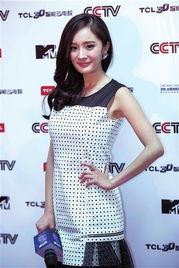 杨幂拿奖视频,荣耀绽放，实力见证