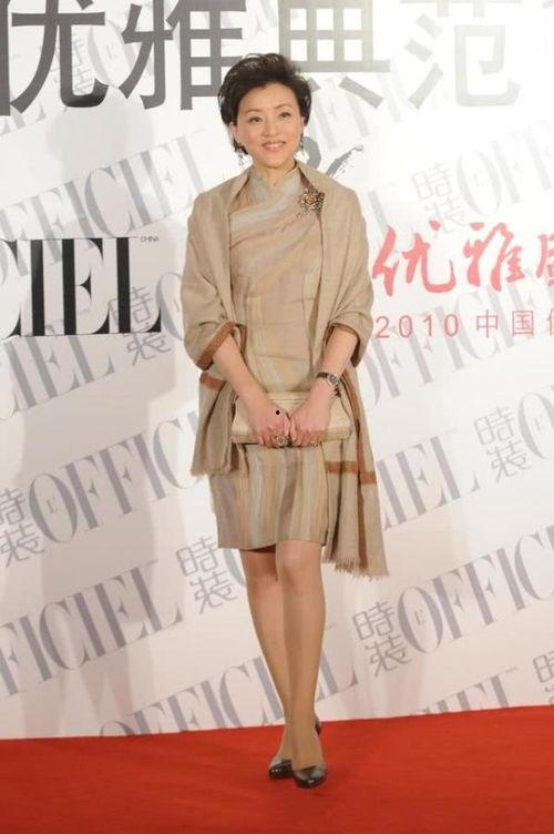 摸杨澜丝袜小说,杨澜的激情冒险